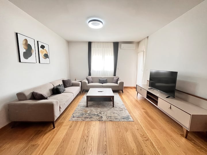 New City Luxury 2br Apartment - Podgorica