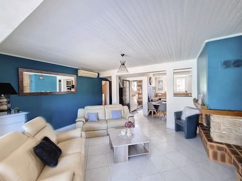 La Casa du Sud
Spacious villa with pool.