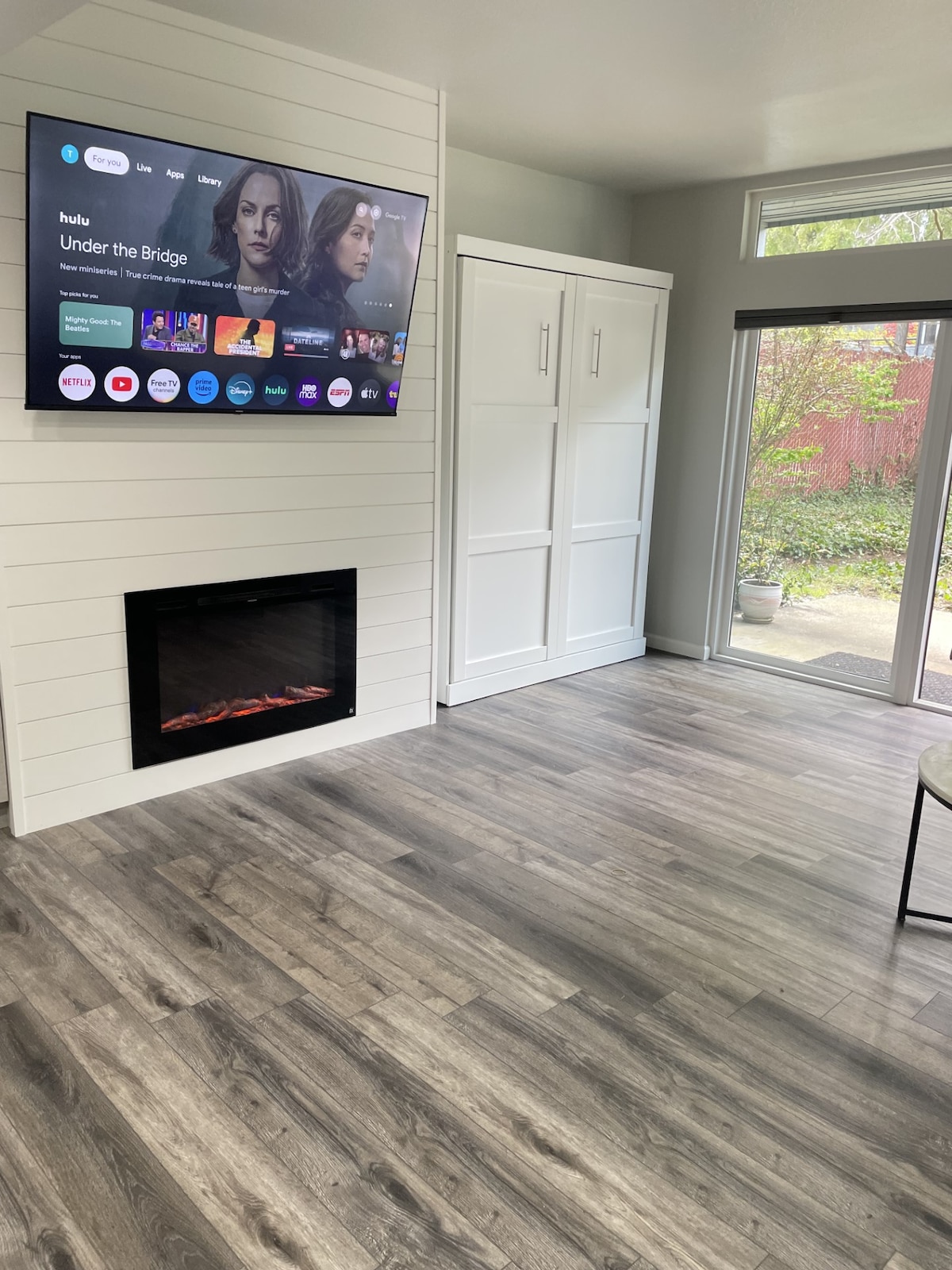 Сгъваемо легло Queen size до камина с удобен нов матрак