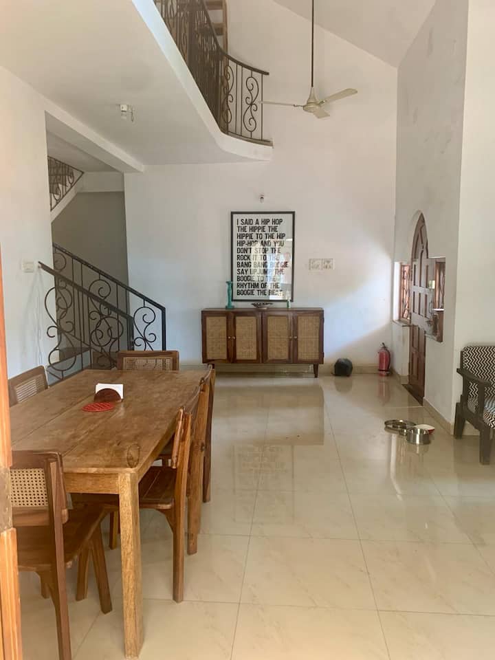 Dining area image 2