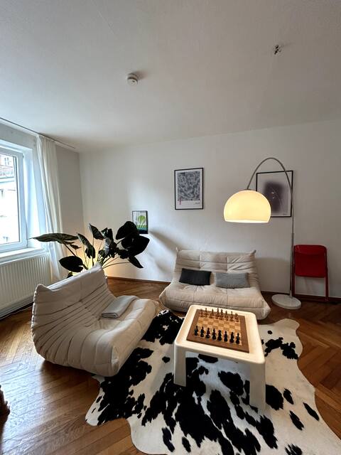 Erfolgreiche Airbnb-Immobilie: Spacious private Flat / Central Station in Westend