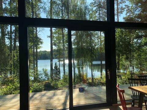 Villa Mustikkamäki -  A Log House on the Lake