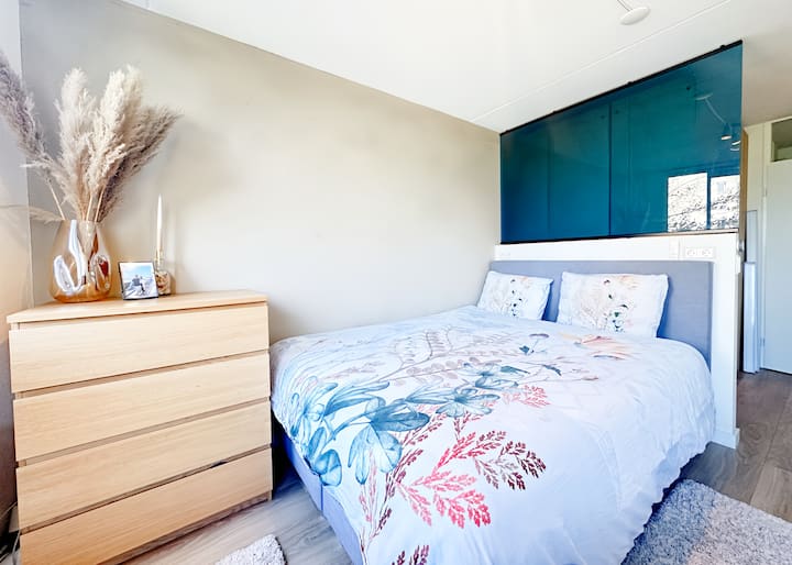 Schlafzimmer 1