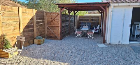 Nice accommodation in Armissan-Animaux accepted