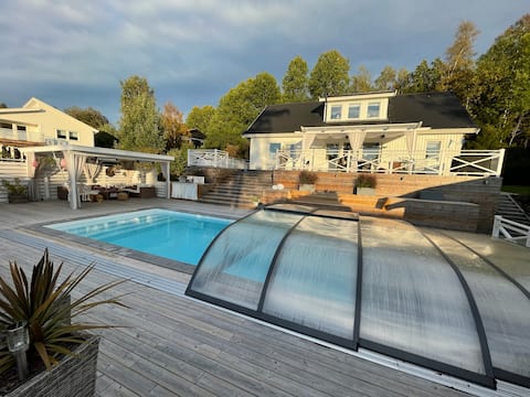 Naturnära villa med pool