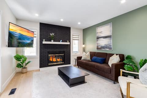 Pet Friendly 4BDR w/ Main Floor office/Bed