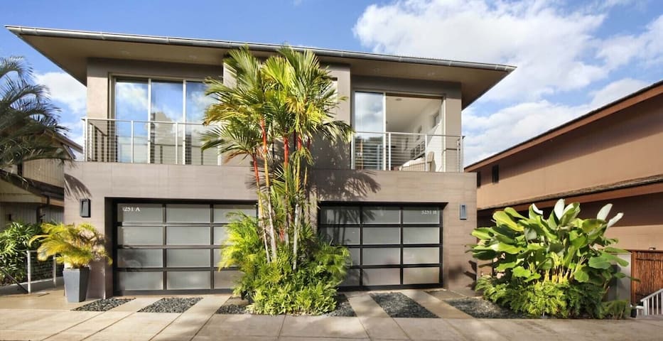 Oceanfront AC Living, Sleeps 10! gallery image 2