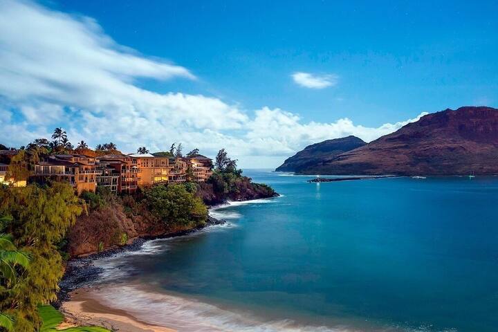 Oceanfront AC Living, Sleeps 10! gallery image 3