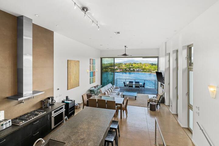 Oceanfront AC Living, Sleeps 10! gallery image 5