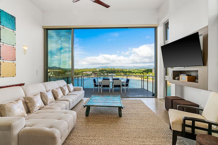 Oceanfront AC Living, Sleeps 10!