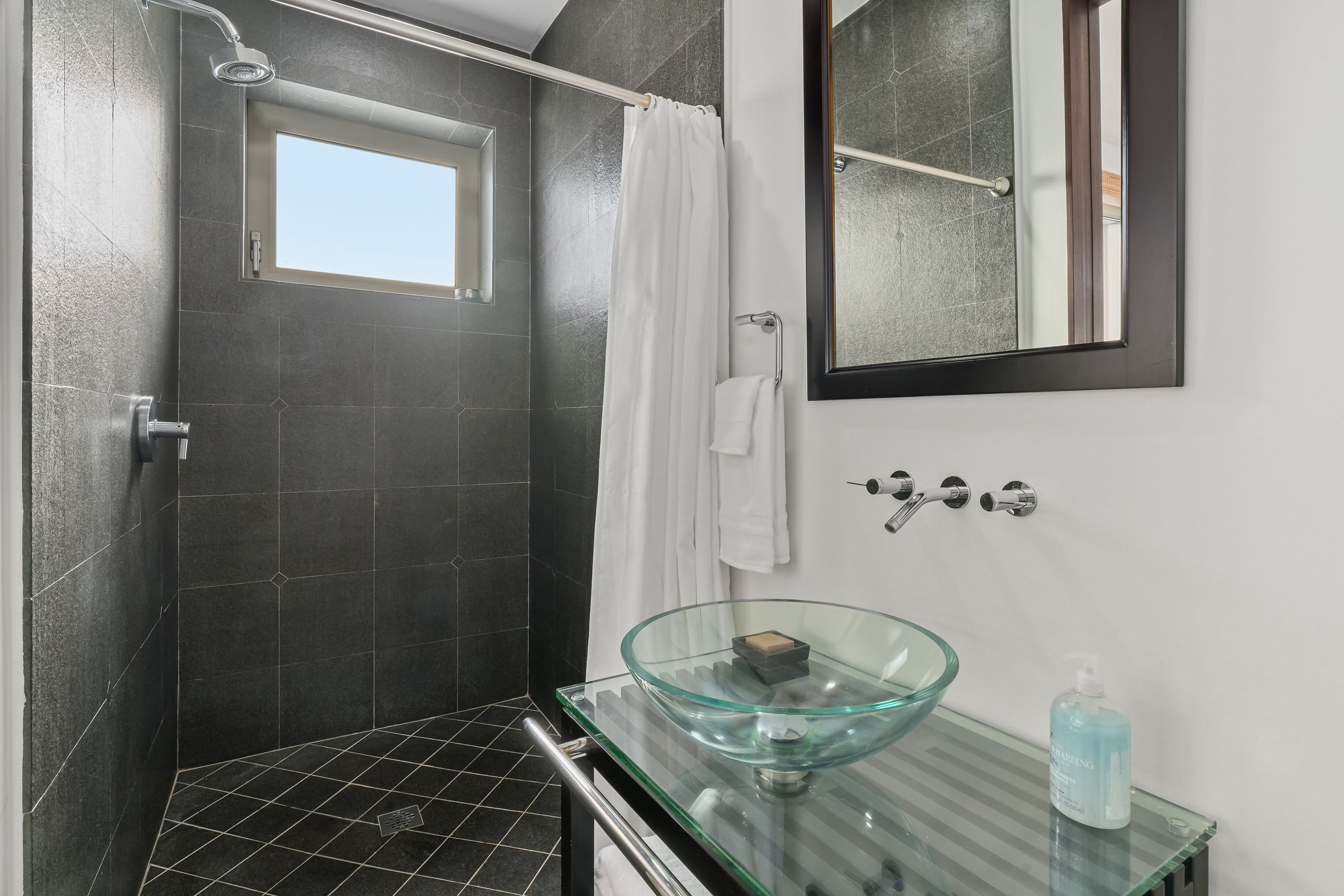 Home in Lihue · ★4.92 · 3 bedrooms · 5 beds · 3.5 baths - Image 20