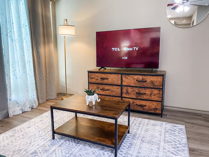 Charming 1br Getaway – Private, Pet Friendly, Tv - Texas City, TX
