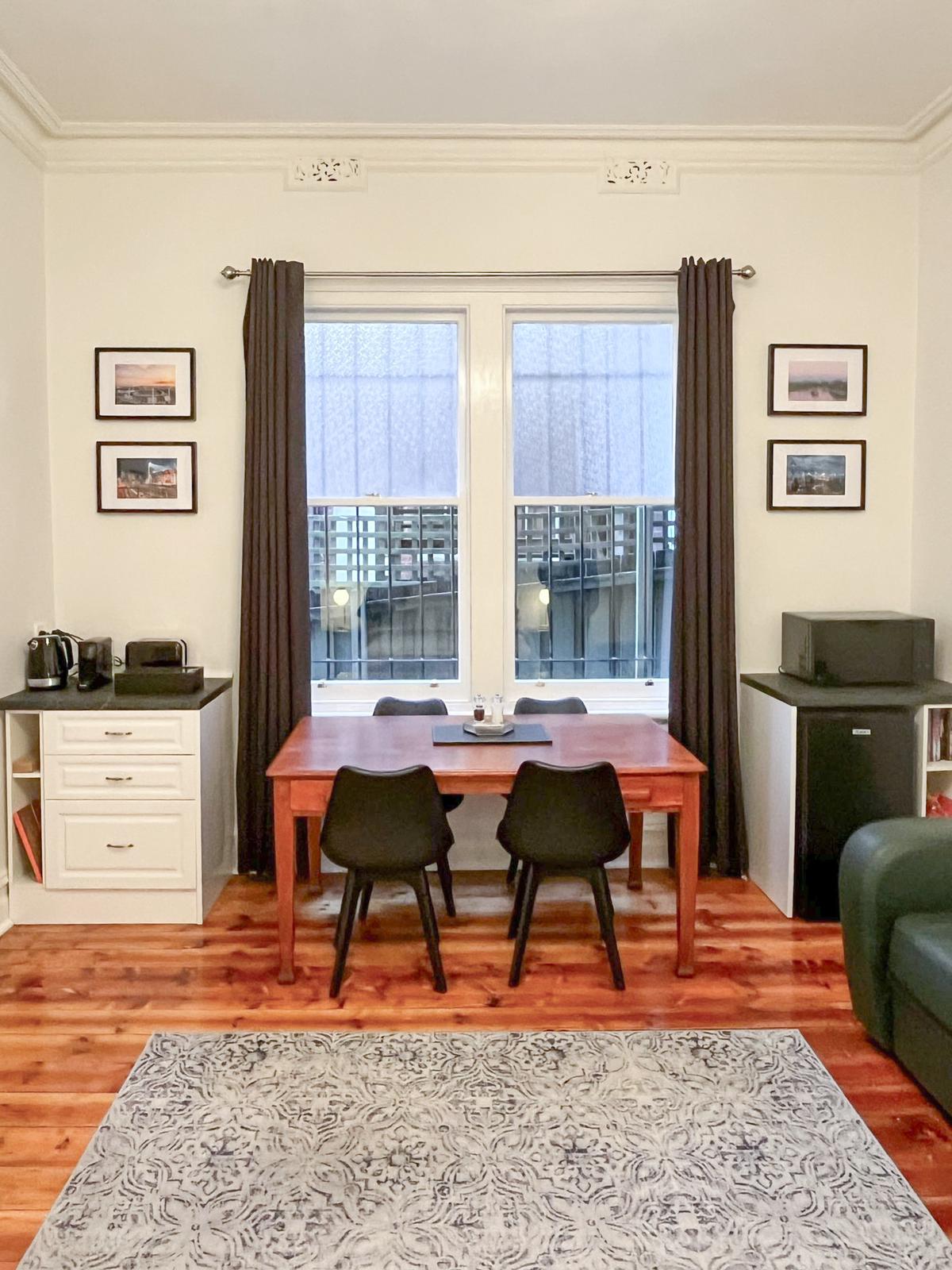 Popular Airbnb listing: Victorian elegance by the MCG & Rod Laver Arena in East Melbourne
