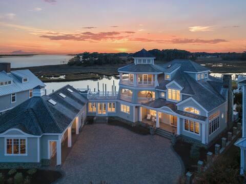 Oceanview Mansion: 2 Deep Water Slips Up to 80'