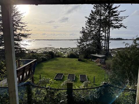 Fossil Point Bay Cottage