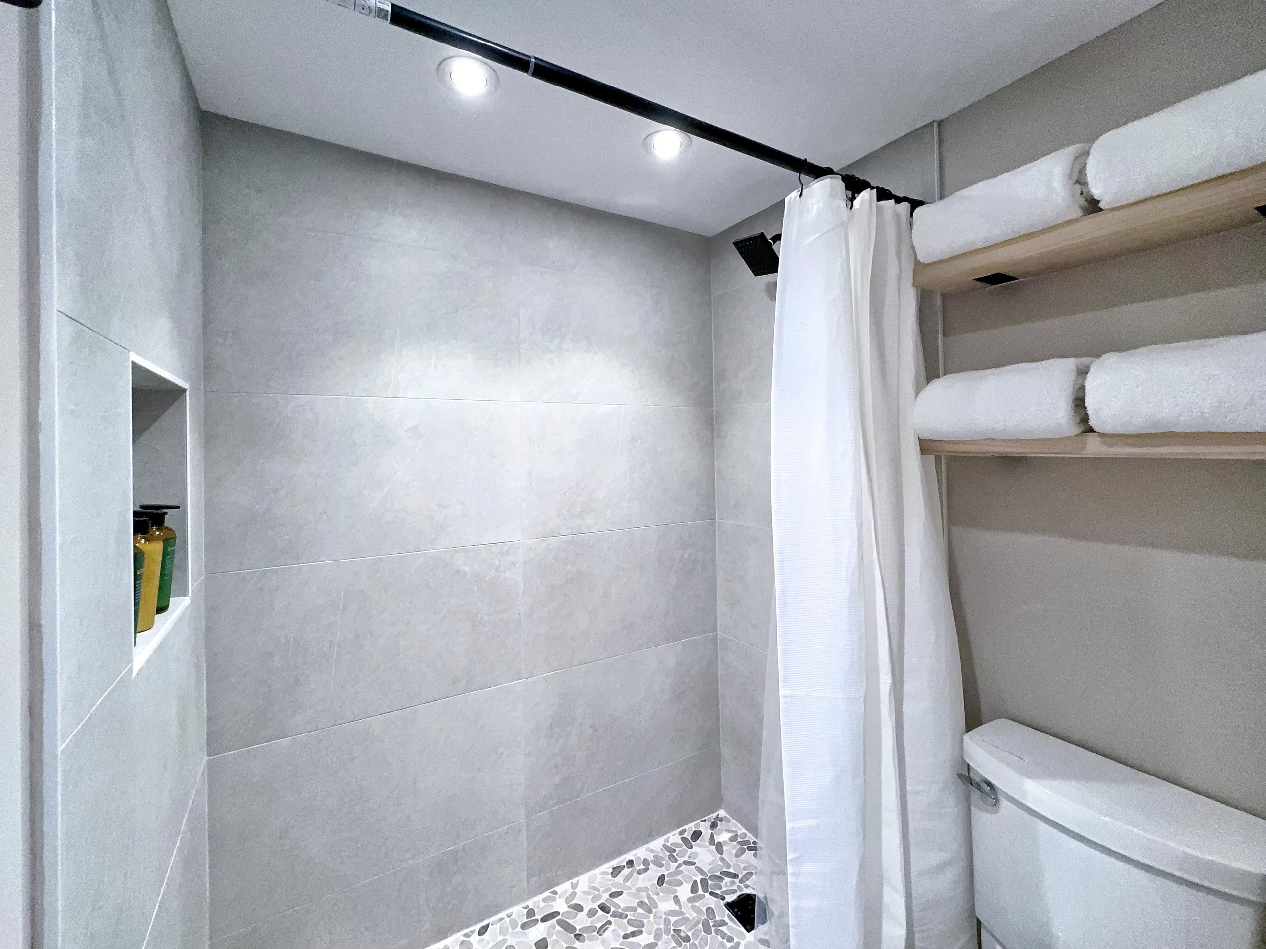 17F-Beautiful & Upscale-Waikiki Beach 1BR/Parking~ - Image 36