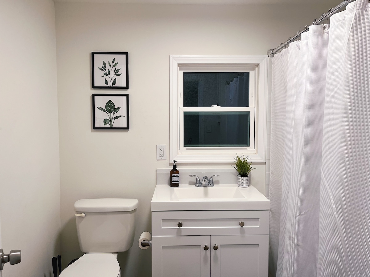 Sunset Stay bathroom