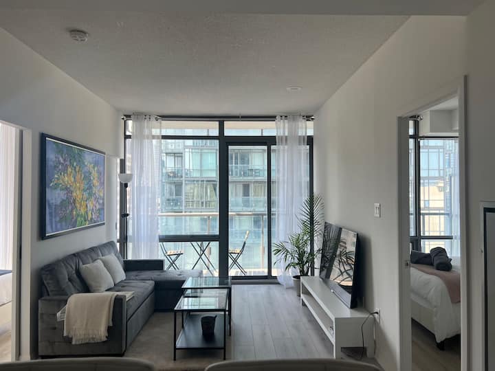 Yonge/ College 2 Bds Condo - Mississauga