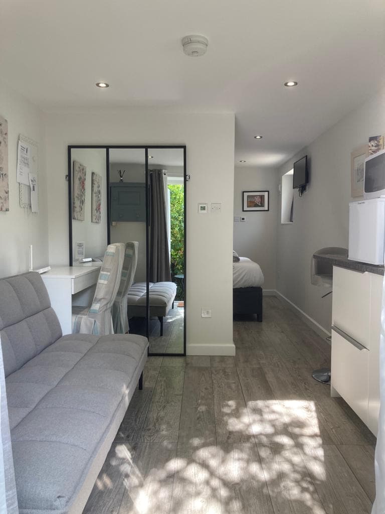 "Brand new" garden flat, central Knutsford Apartments for Rent in