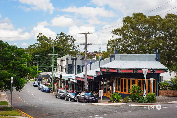 3 Bed; 2.5 Bath; Newly furnished gallery image 2