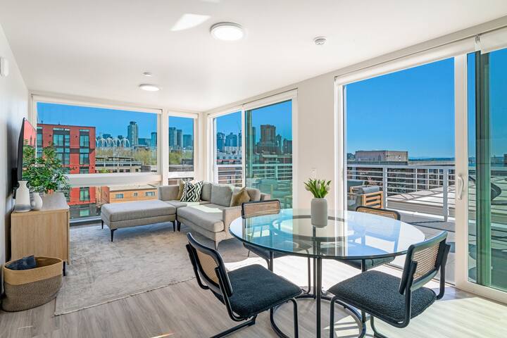 2BR Apt Panoramic Seattle Views | Private Balcony gallery image 2