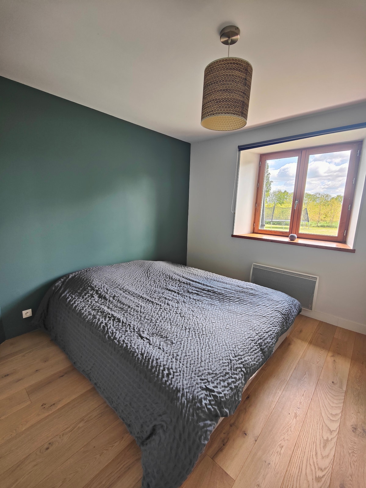 ベッドルーム2
（ 180 cmのベッド1台）