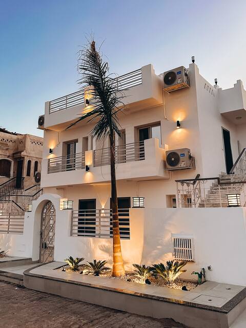 New lux 2 bedroom apartment 90m from the beach /4
