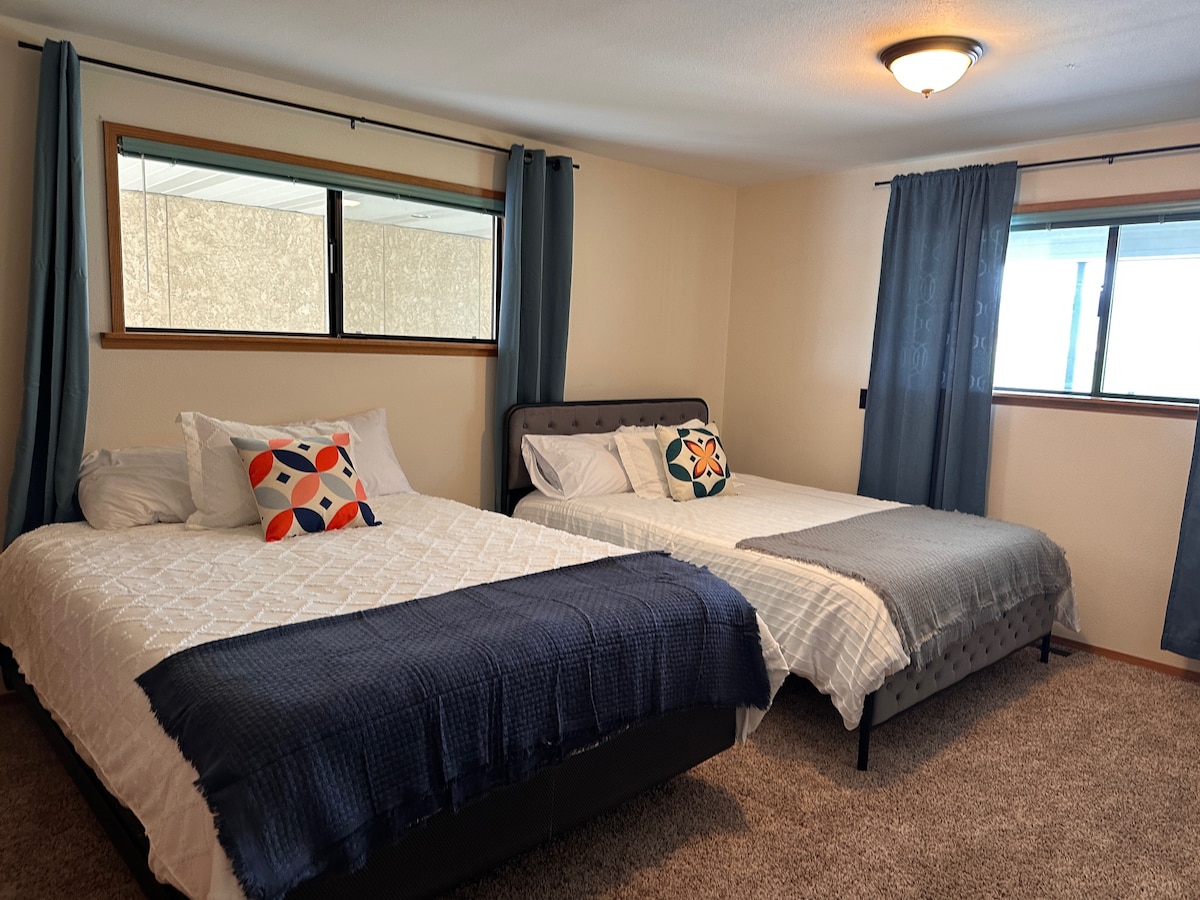 Dhomë gjumi më e madhe me dy krevate dopio "queen".