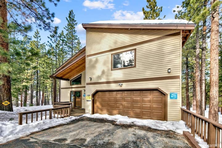 Private I 3br I Hot Tub I Game Room I Dog-friendly - South Lake Tahoe, CA