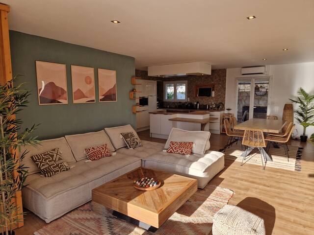 Magnifique villa avec piscine et vues panoramiques gallery image 5