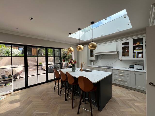 Luxury Maisonette with a garden gallery image 4