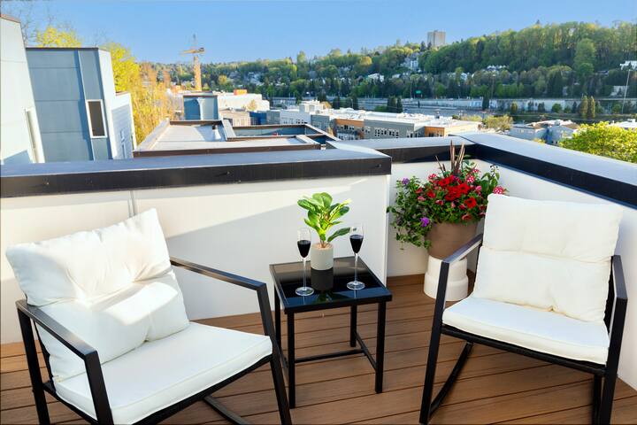 Walkable-FamilyFriendly-Artistic, 4Bed+2 Parking gallery image 5