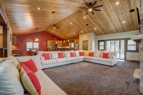 Top performing Airbnb: Navahoe Nest - Large Luxury Home w Hot Tub in Meyers