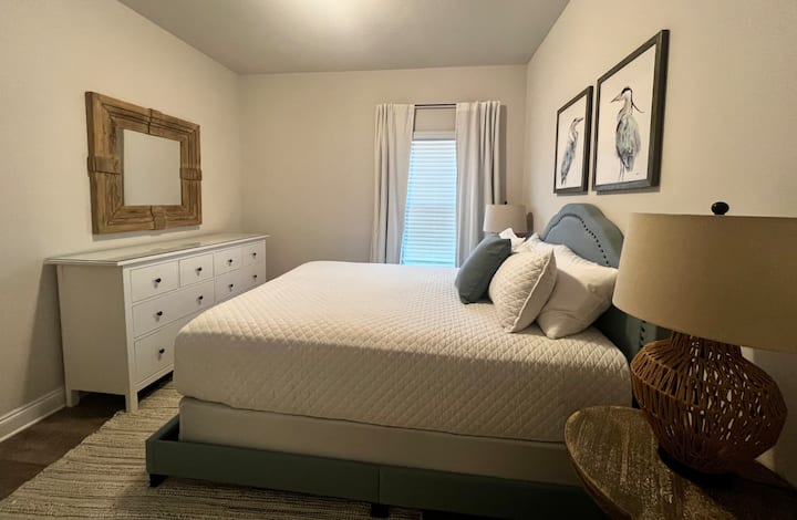 غرفة نوم بحجم كوين (تشترك في حمام مع غرفة بطابقين)