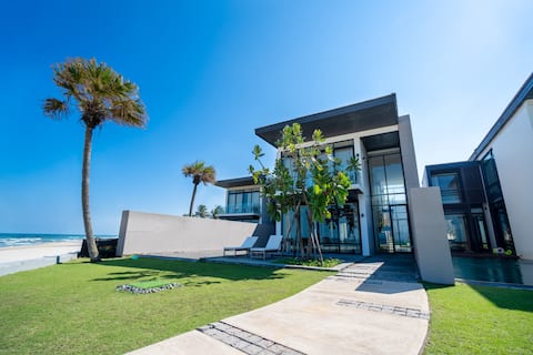 Beachside 3 Bedroom Villa in Resort
