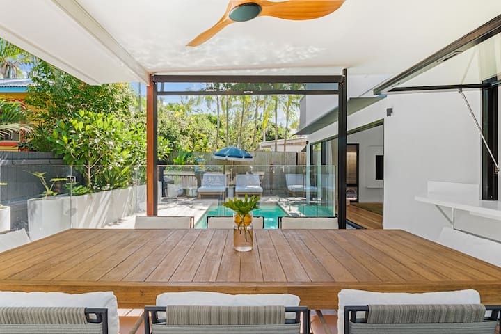 Ultimate Sunshine Beach pad, pet friendly, pool