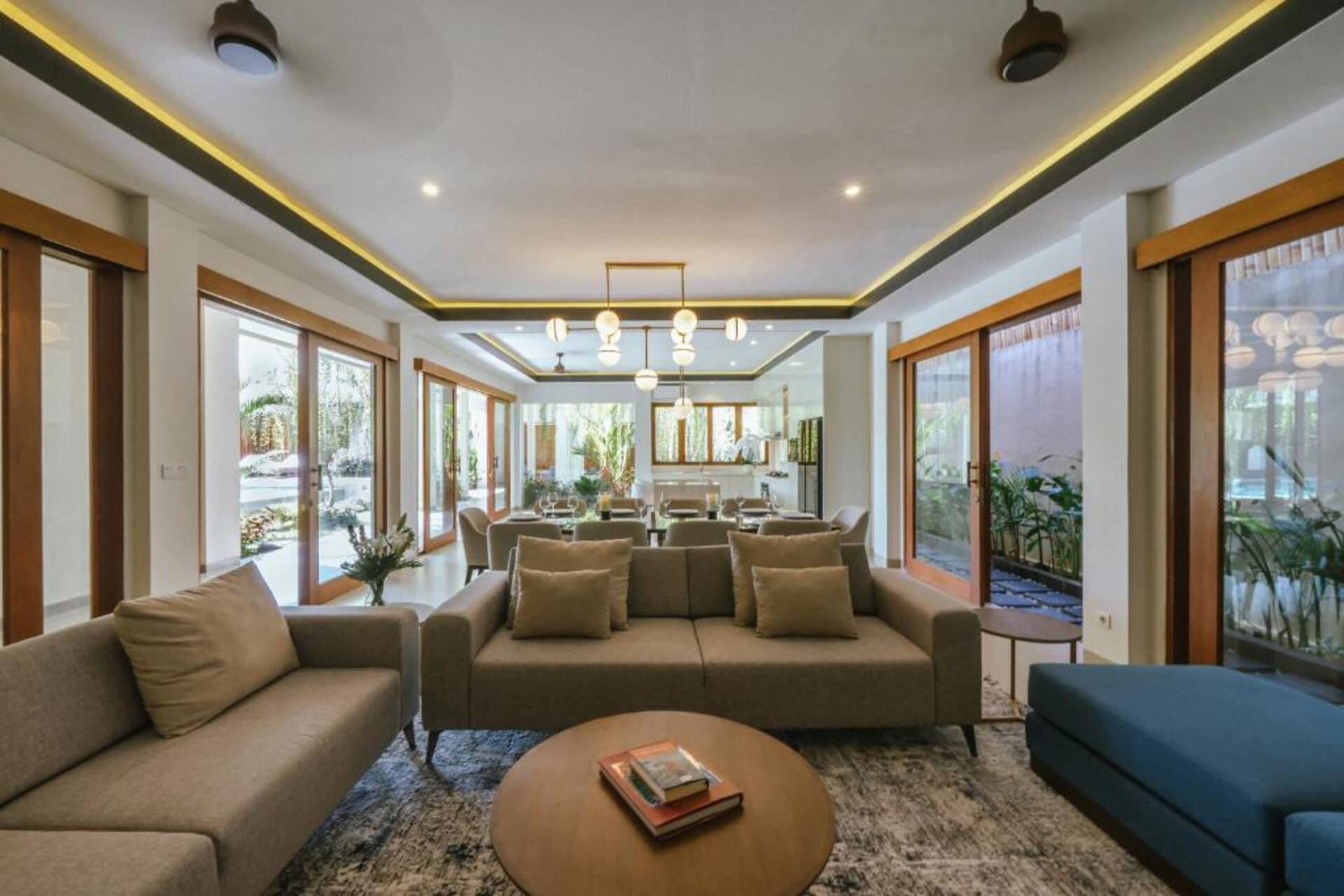 Spacious Tropical Estate 5 Bedroom Private Villa in Canggu 3