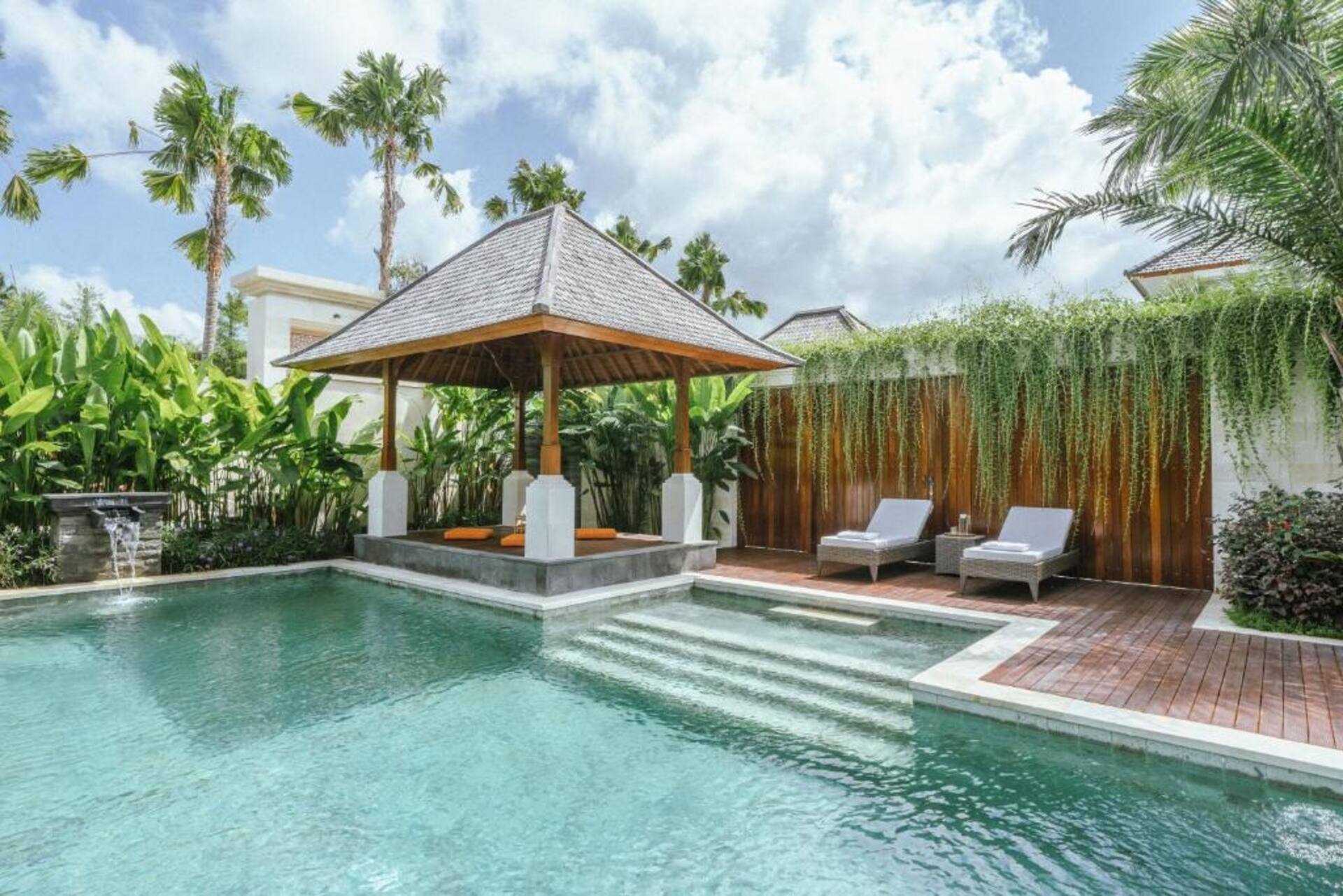 Spacious Tropical Estate 5 Bedroom Private Villa in Canggu 2