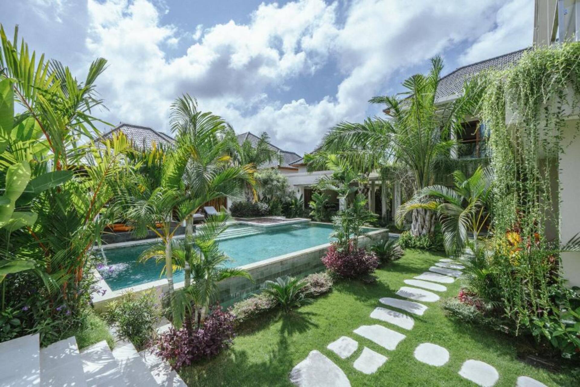 Spacious Tropical Estate 5 Bedroom Private Villa in Canggu 3