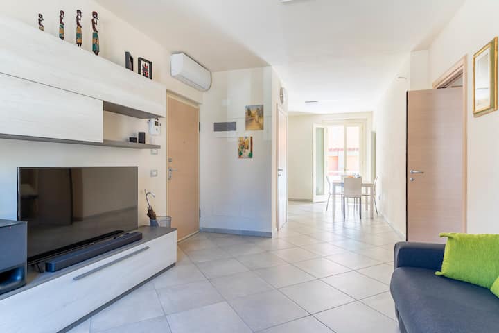 Guesthost - Piccola Venezia Bright Apt W/ Balcony - Livorno
