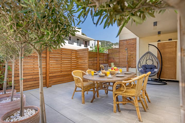 Elia & Anthos Deluxe Suites (up to 8 people)