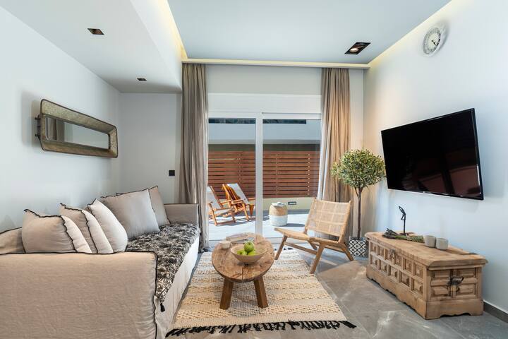 Elia & Anthos Deluxe Suites (Up To 8 People) - Faliraki