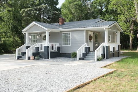 Beautiful 3/2 Family Home