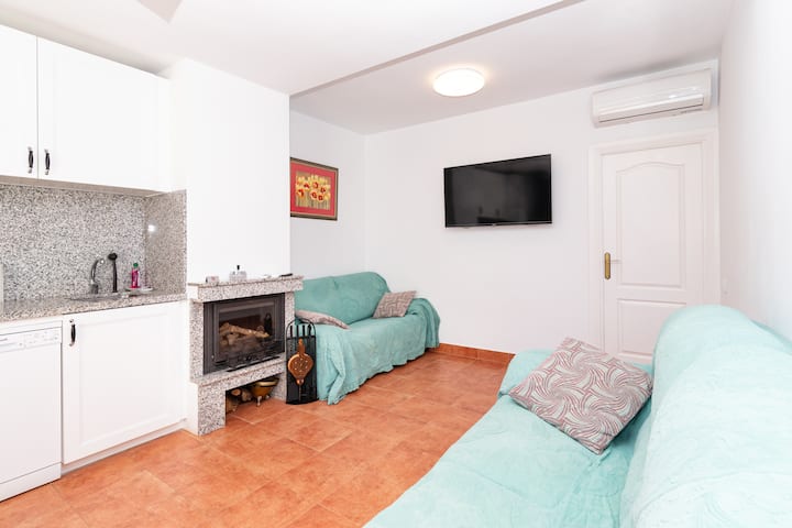 Lovely Beach Apartment, Seaview - Costa del Sol