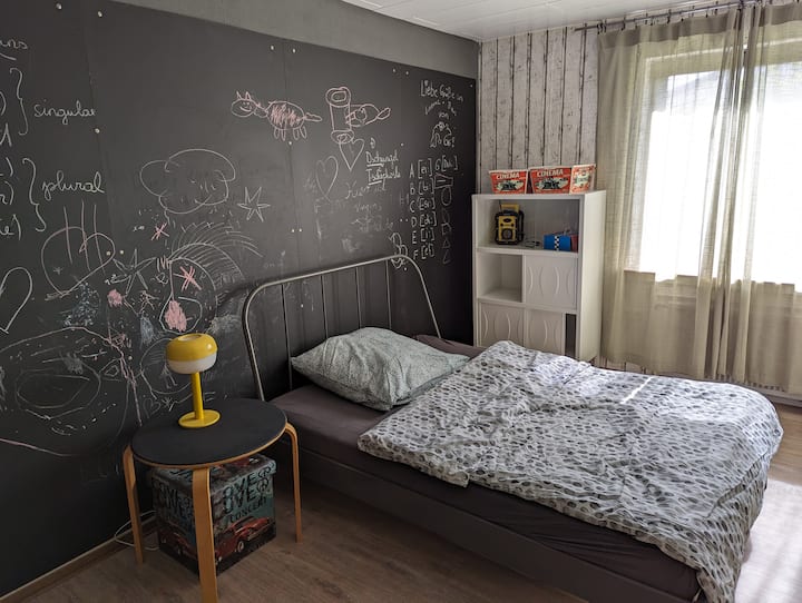 Საძინებელი 2
საწოლი 140სმ x 200სმ