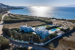 Aqua Breeze Estate in Naxos on the beach