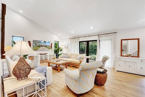 Top performing Airbnb: Rainwood Retreat: BBQ ︱Tiki Hut︱Backyard︱Sleeps 8 in Palm Beach Gardens