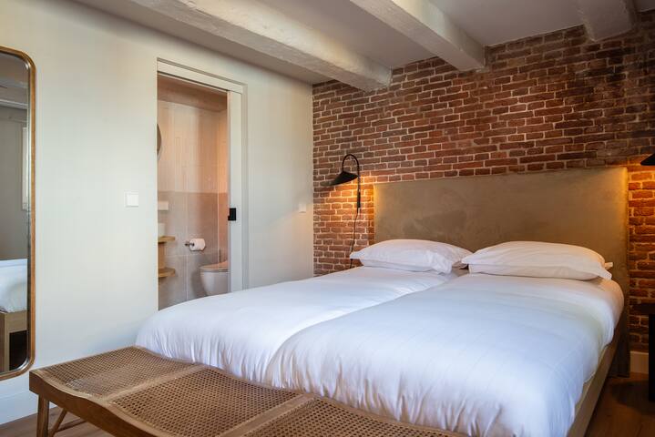 Storehouse Studio Boutique III gallery image 5