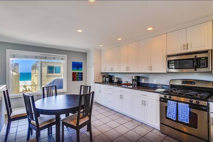 Mission Beach Townhome Getaway gallery image 5