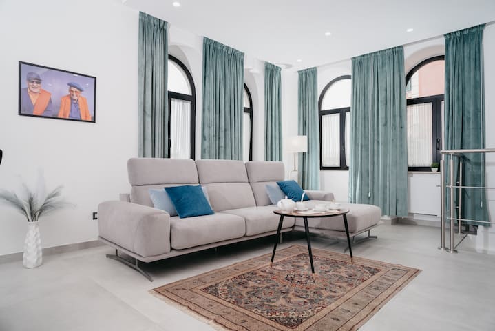 Vista Napoli – Moderno, Centrale